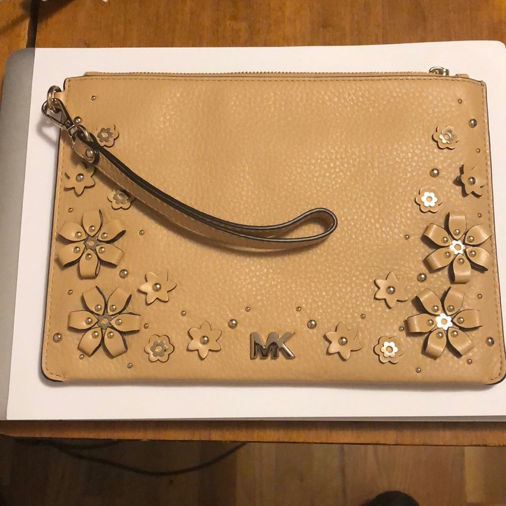Michael Kors Big wristlet